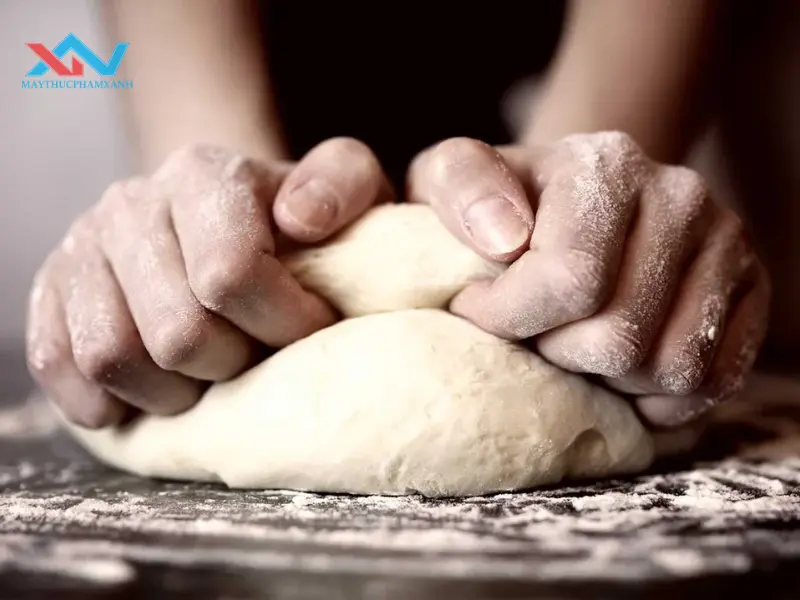 Kỹ thuật nhào bột chưa đúng Kỹ thuật nhào bột chưa đúng
