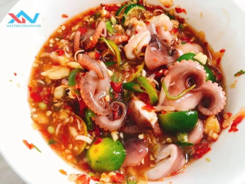 Bạch tuộc trộn sốt tắc 