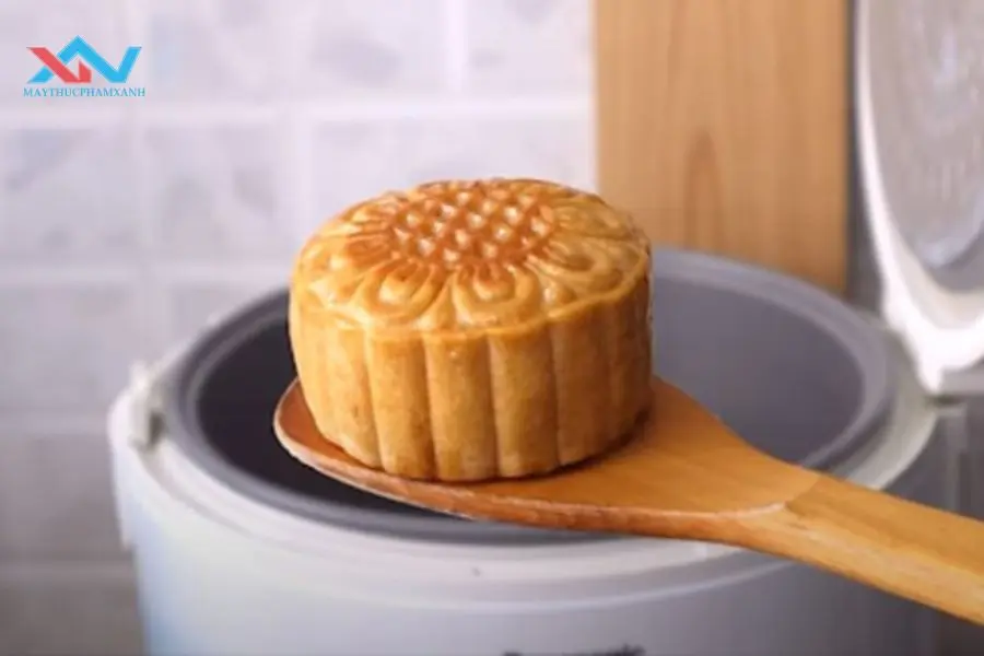 nướng bánh trung thu bằng nồi cơm điện