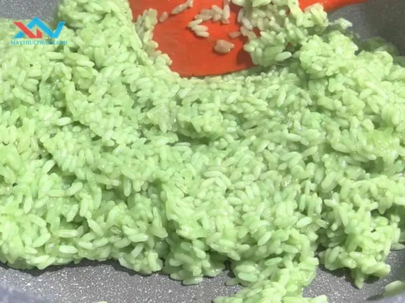 xào nếp gói bánh tét