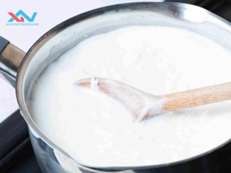 xào nếp gói bánh tét
