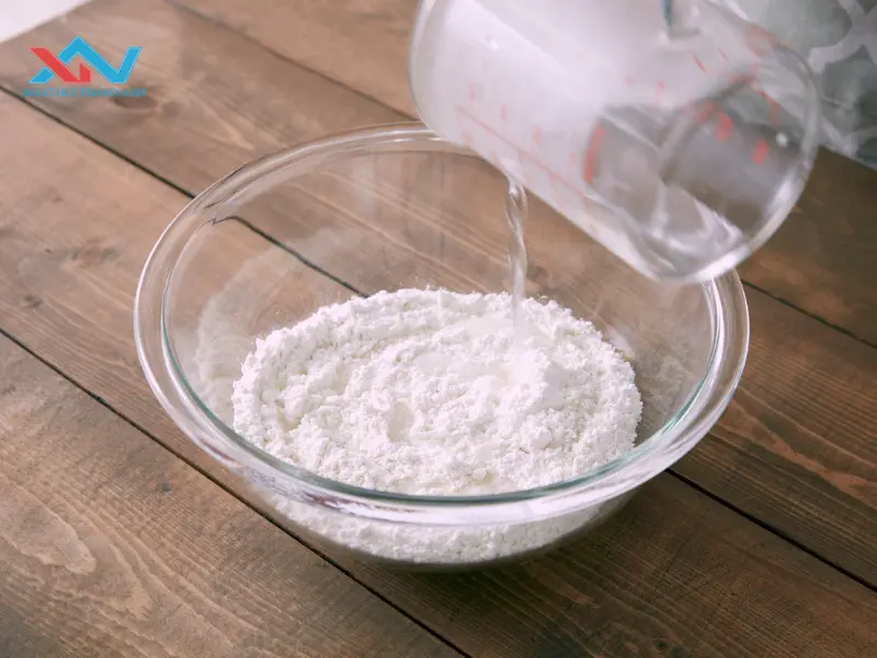 trộn bột bằng nước nóng hay nước lạnh