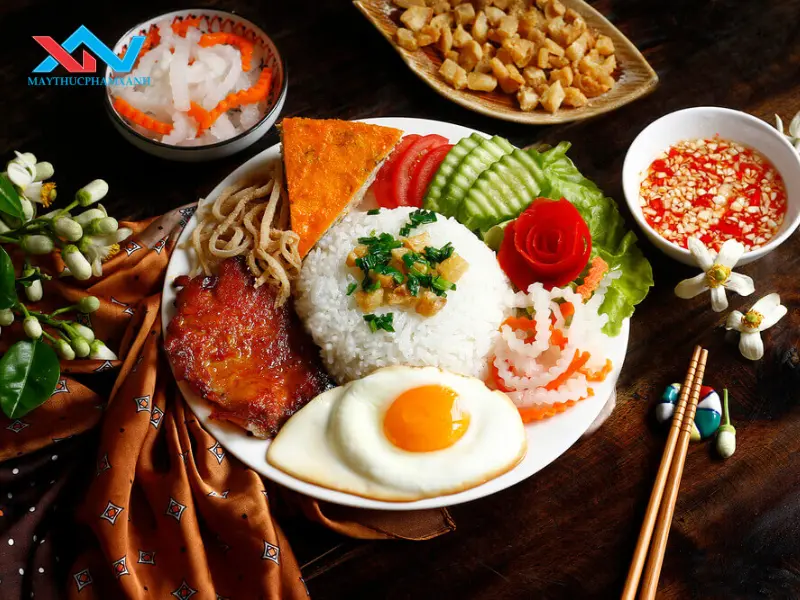 Vệ sinh máy trộn thịt nằm ngang bán cơm tấm sau mỗi lần sử dụng
