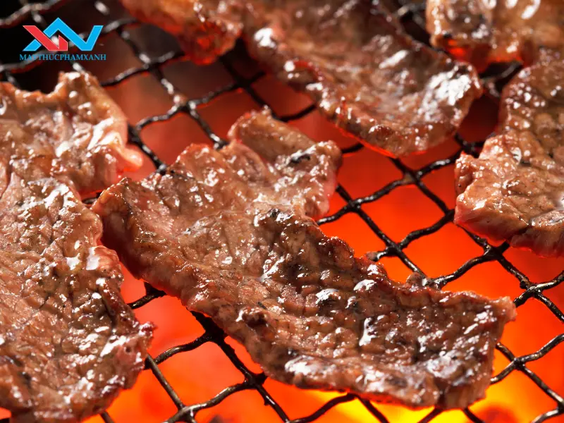 Sử dụng máy trộn làm thịt nướng BBQ