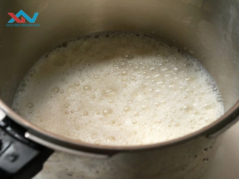 nấu sữa đậu nành bị tách nước